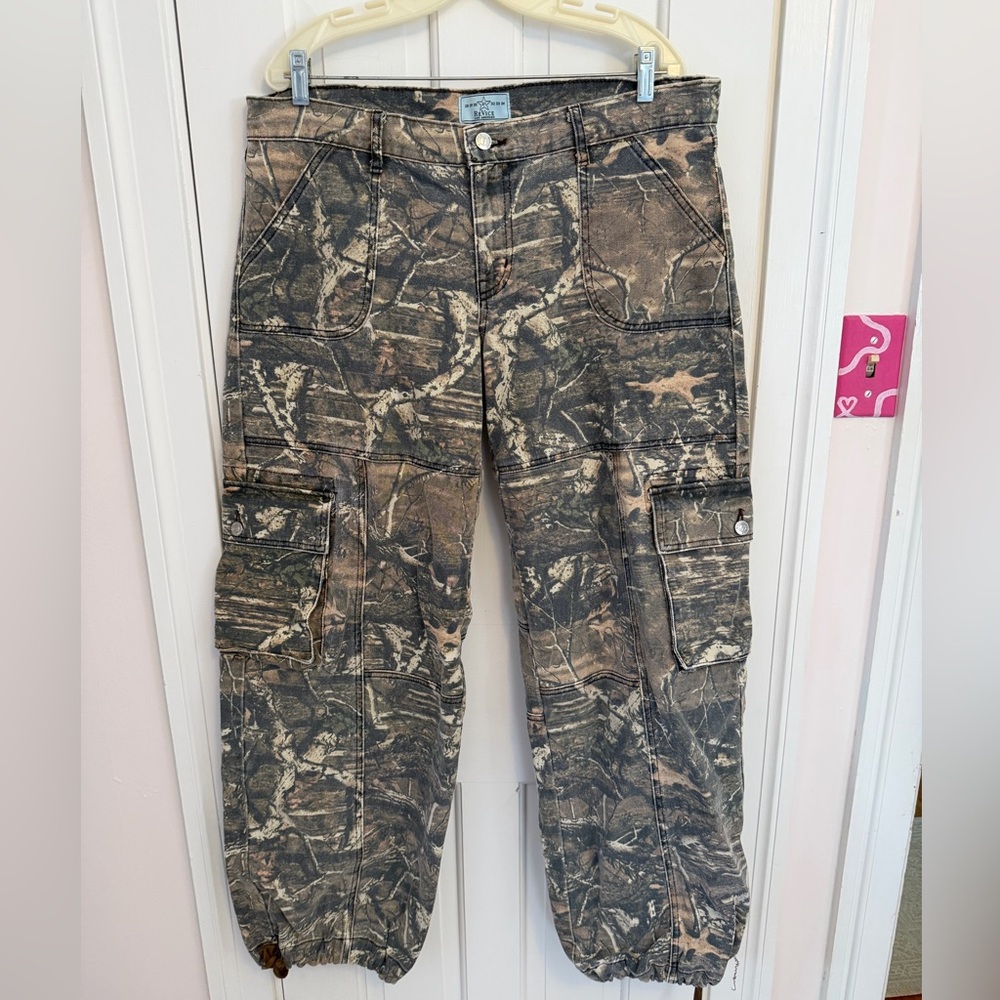 Viral REVICE Denim Camo Low Rise Cargo Jeans